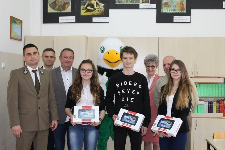 Jak zamówić jedyne w swoim rodzaju stroje reklamowe od ręki? Orzeł